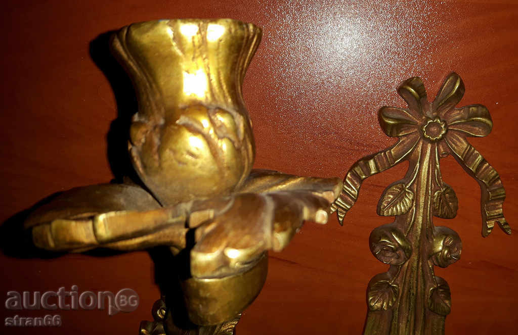 Licitație Sfeșnice de perete antic din bronz cu ornamente unice. Licitație Sfeșnice de perete antic din bronz cu ornamente unice.