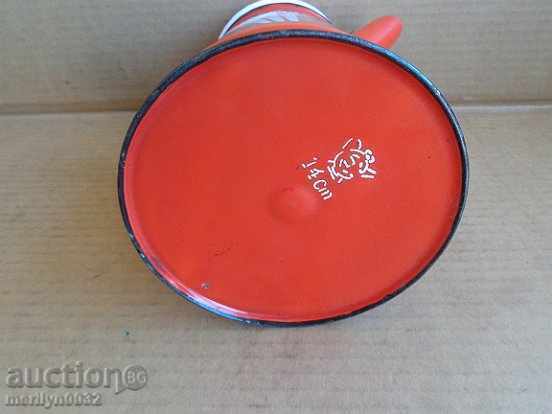 Auction Enamelled pot, kettle, ketchup, kettle, wounded sod Auction Enamelled pot, kettle, ketchup, kettle, wounded sod