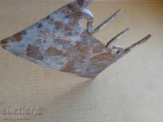 Delivery of Old ax, curved toothed saber hatchet Delivery of Old ax, curved toothed saber hatchet