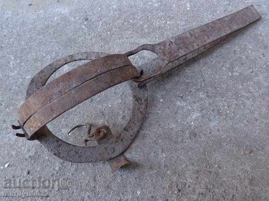 Old hand forged trap, wrought iron primitive - 6