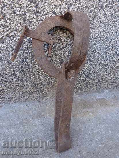 Old hand forged trap, wrought iron primitive - 6 Old hand forged trap, wrought iron primitive - 6