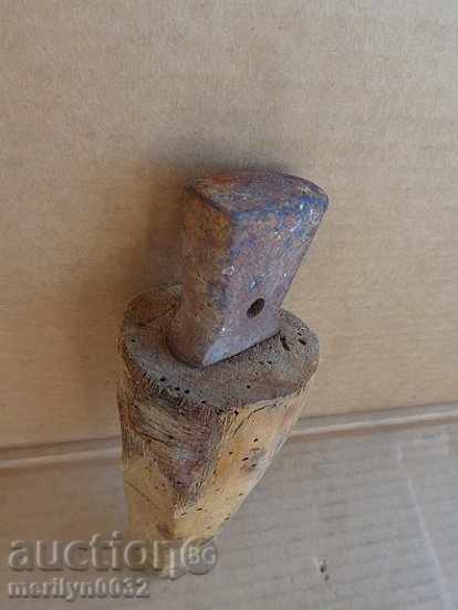 Delivery of Ancient anvil for hair peeling Delivery of Ancient anvil for hair peeling