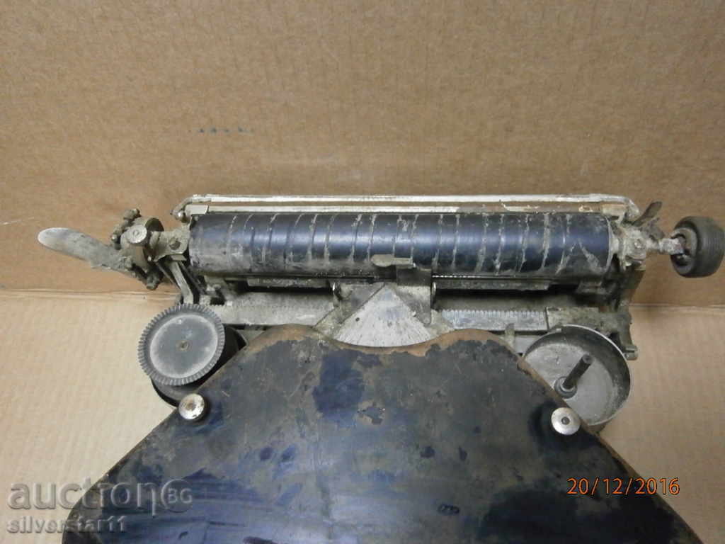 СТАРИННА ПИШЕЩА МАШИНА с цена 85.00 лв. | € 43.46