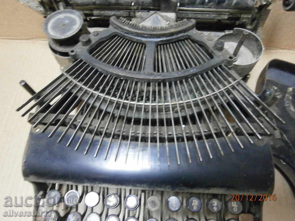 СТАРИННА ПИШЕЩА МАШИНА - 5