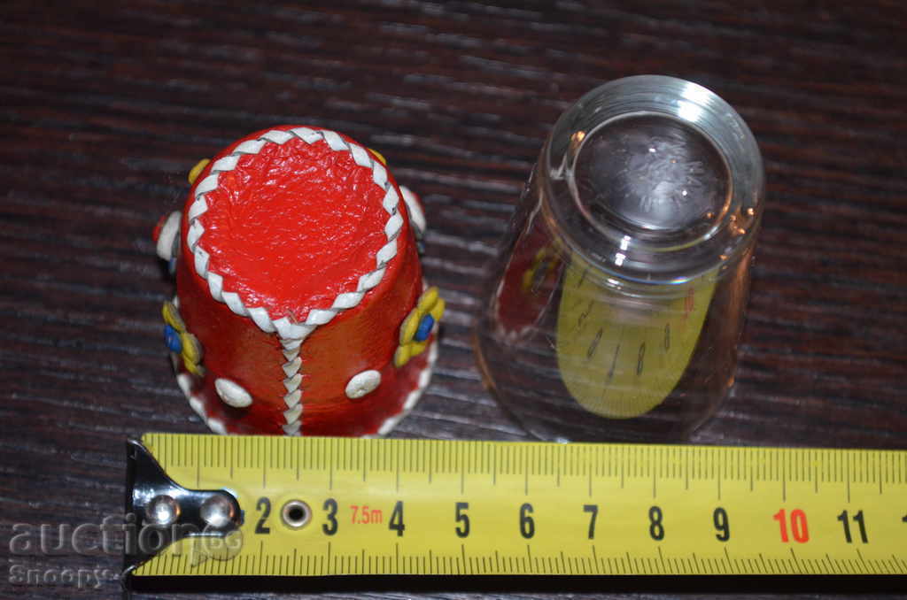 Delivery of Glass cup in a leather case Delivery of Glass cup in a leather case