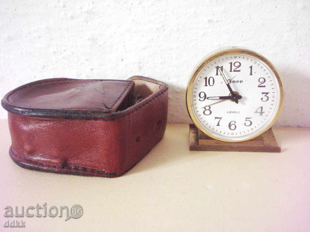 Παλιό μπρούτζινο ρολόι με θήκη