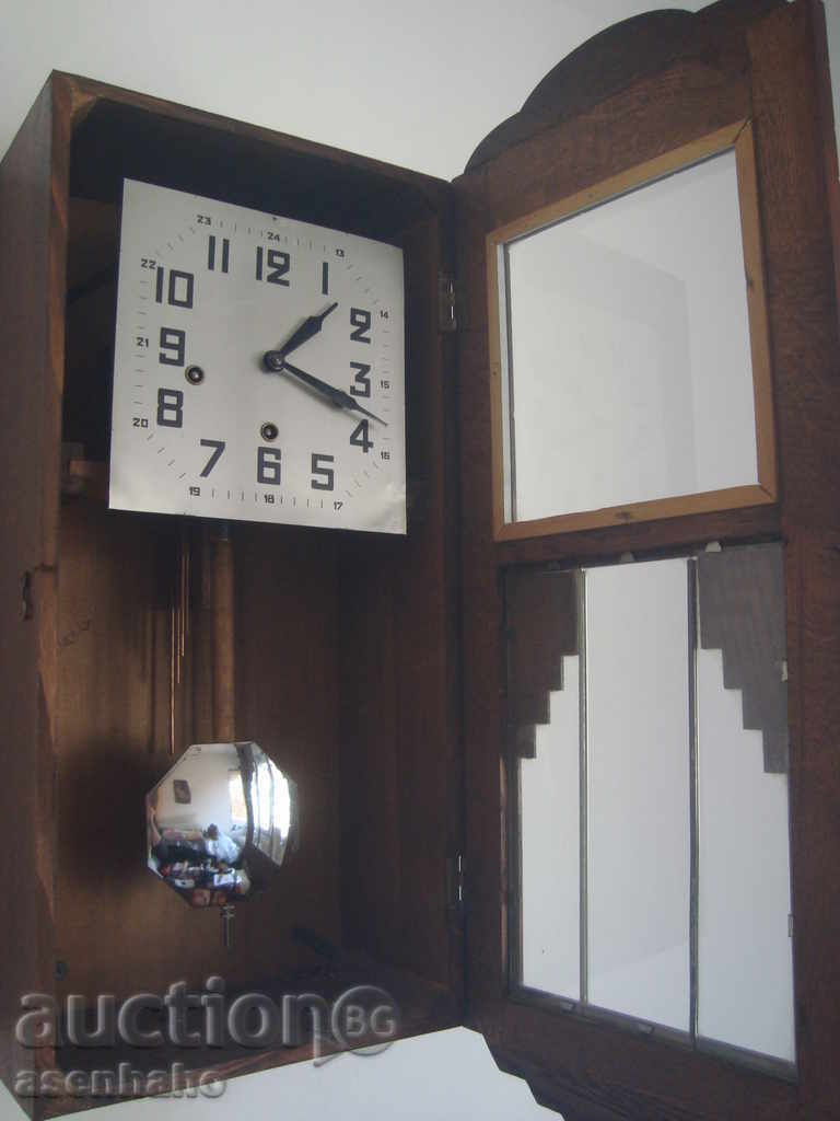 Auction  RED 4/4 WALL CASE 6