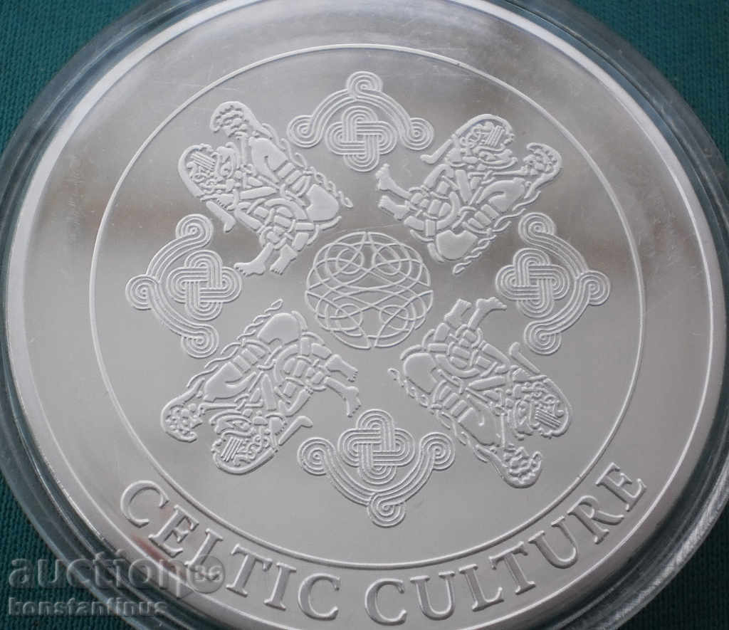 Livrarea Cultura celtică cu Piatra în mijloc Rar 47,1gr. 55mm,.
