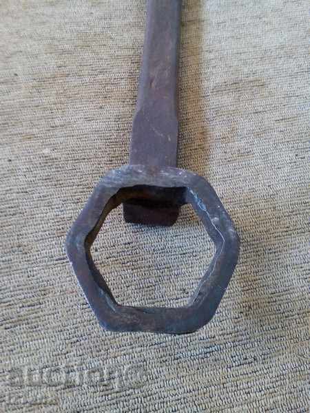 Аукцион Старинен ключ за колела на каруца Аукцион Старинен ключ за колела на каруца