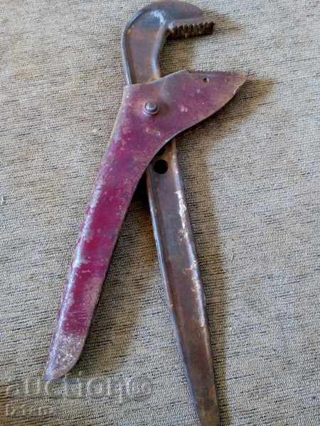 Old pipe key with price 10.00 BGN | € 5.11