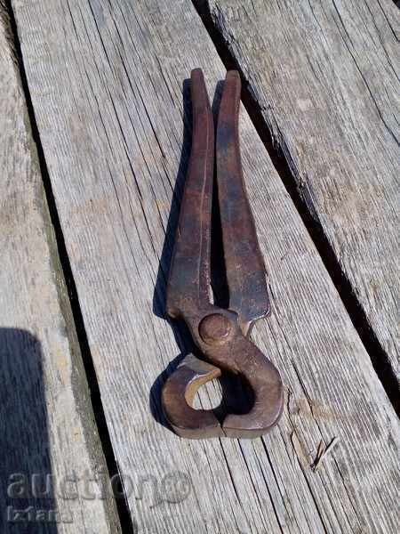 Auction Ancient horse pliers Auction Ancient horse pliers
