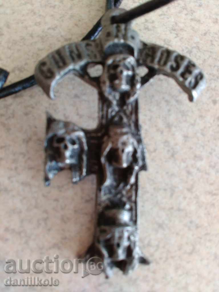 Livrarea *$*Y*$* MEDALION GULER GUNS`N`ROSES CU CRANIU 5 *$*Y*$* Livrarea *$*Y*$* MEDALION GULER GUNS`N`ROSES CU CRANIU 5 *$*Y*$*