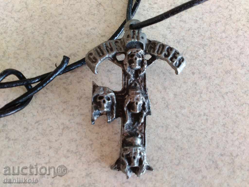 *$*Y*$* MEDALION GULER GUNS`N`ROSES CU CRANIU 5 *$*Y*$* *$*Y*$* MEDALION GULER GUNS`N`ROSES CU CRANIU 5 *$*Y*$*