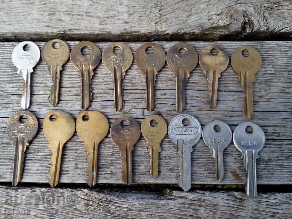 Old secret key, switches with price 8.00 BGN | € 4.09 Old secret key, switches with price 8.00 BGN | € 4.09