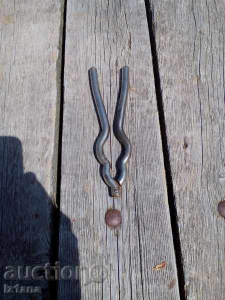 Auction  An old shredder