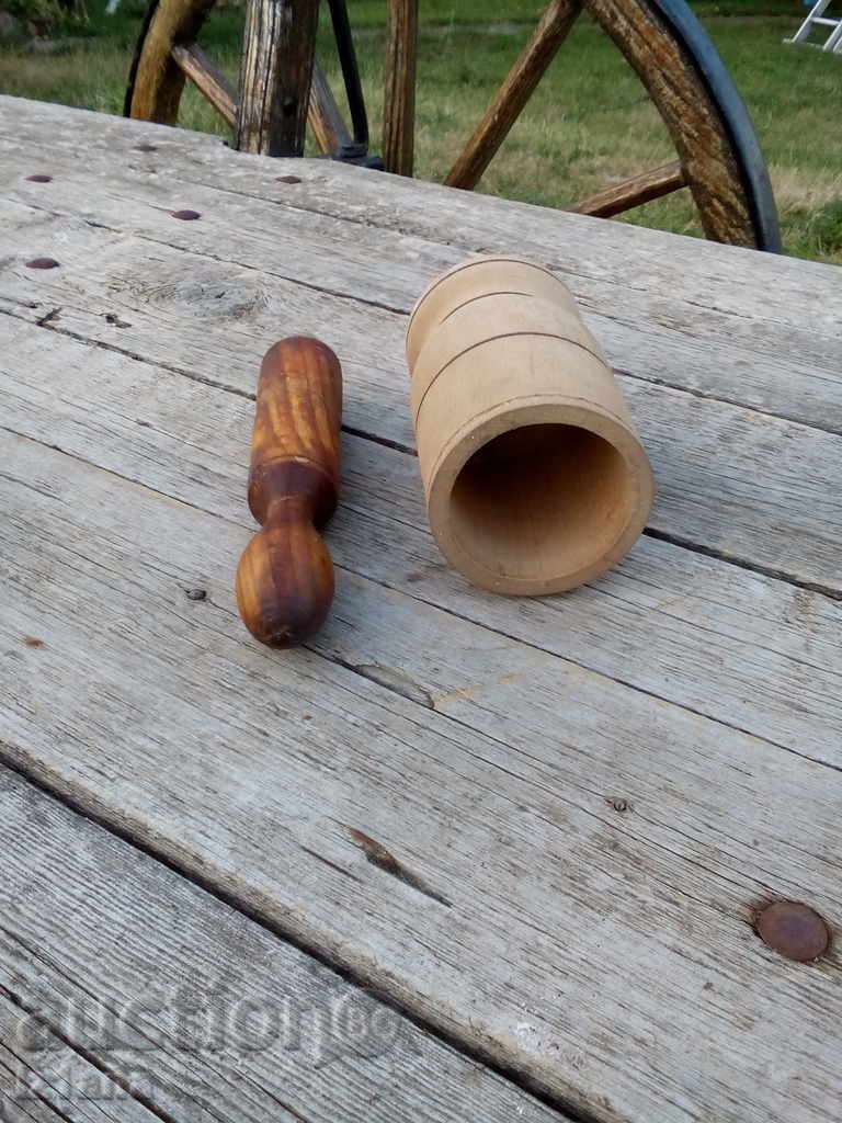 Auction Old wooden mortar Auction Old wooden mortar