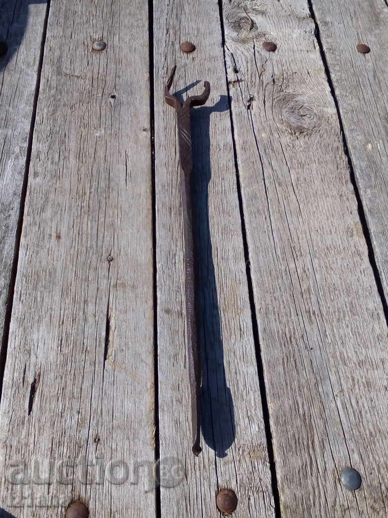 An old screwdriver binds with price 9.00 BGN | € 4.60 An old screwdriver binds with price 9.00 BGN | € 4.60