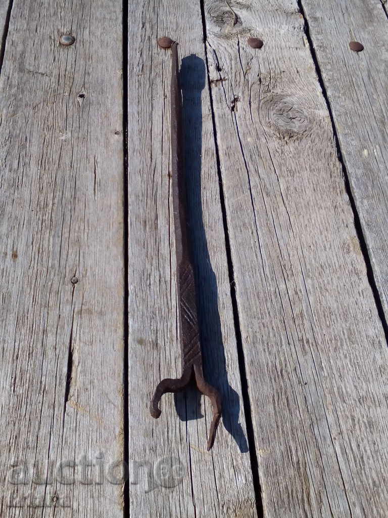 An old screwdriver binds - 5 An old screwdriver binds - 5