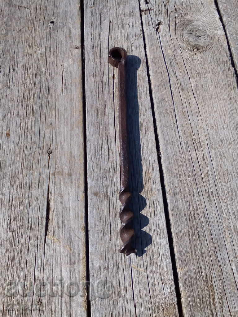 An old screwdriver binds with price 8.00 BGN | € 4.09 An old screwdriver binds with price 8.00 BGN | € 4.09