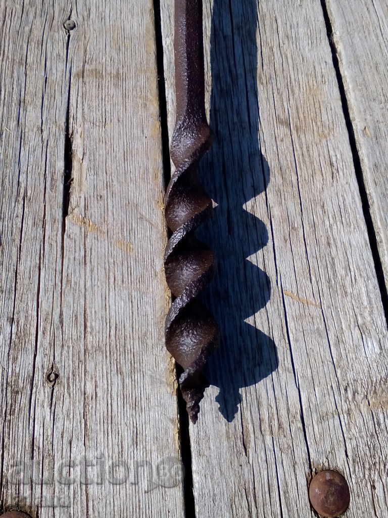 Delivery of An old screwdriver binds Delivery of An old screwdriver binds