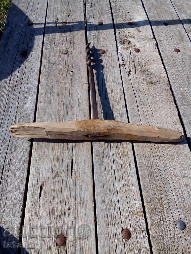 An old screwdriver binds - 5 An old screwdriver binds - 5