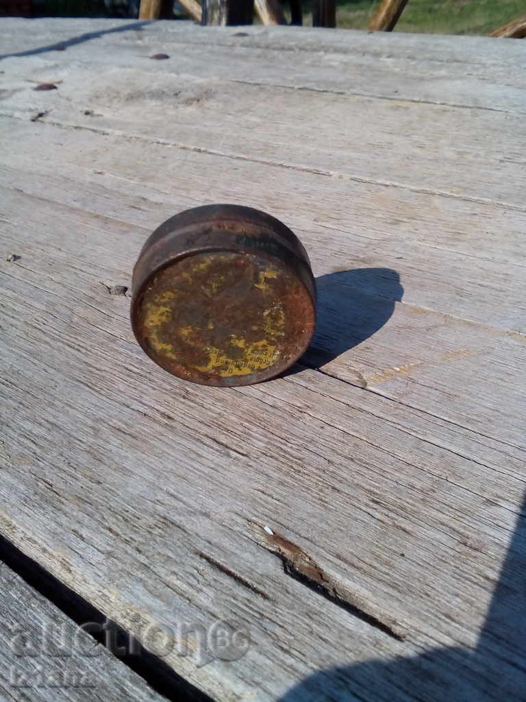 Delivery of An old metal can Delivery of An old metal can