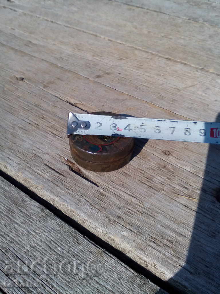 An old metal can - 5 An old metal can - 5