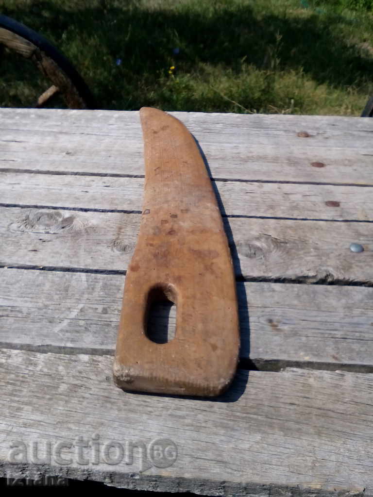 Instrument vechi de lemn, instrument de cu preț 12.00 BGN | € 6.14