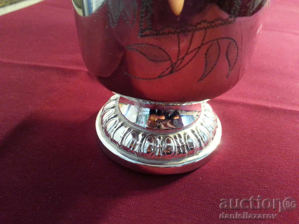 Auction An Old Metal Feedstock for Milk Auction An Old Metal Feedstock for Milk