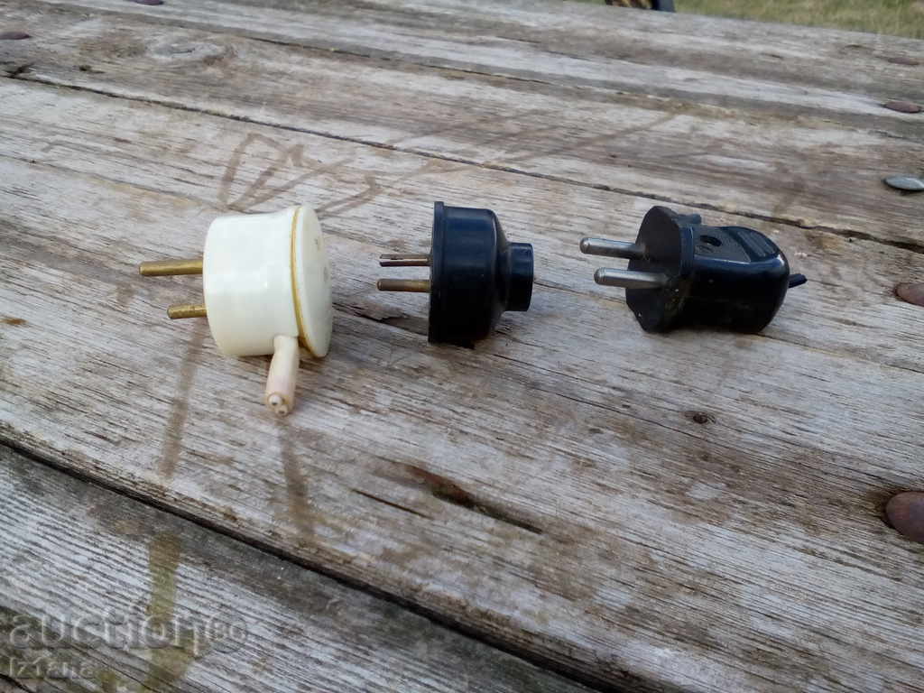 Αρχαίο ηλεκτρικό φις με τιμή 15.00 BGN | € 7.67 Αρχαίο ηλεκτρικό φις με τιμή 15.00 BGN | € 7.67