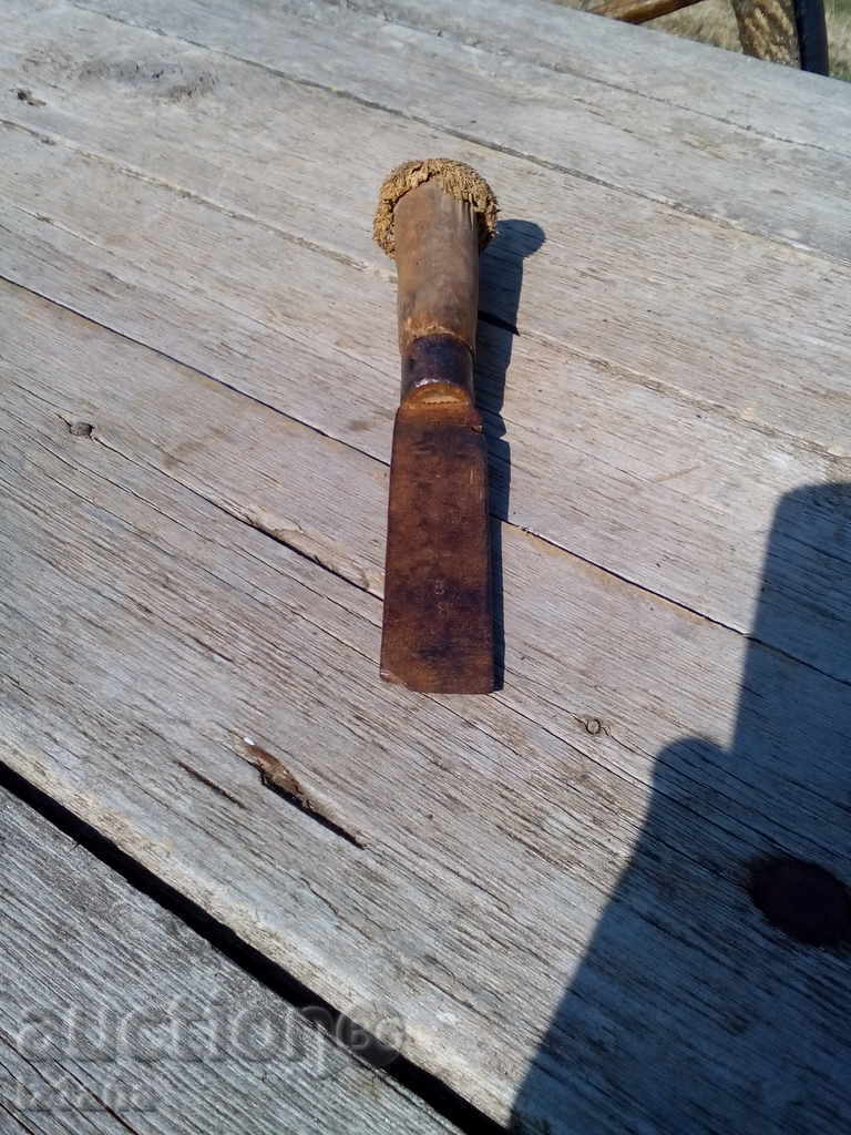 Auction  An old carving chisel