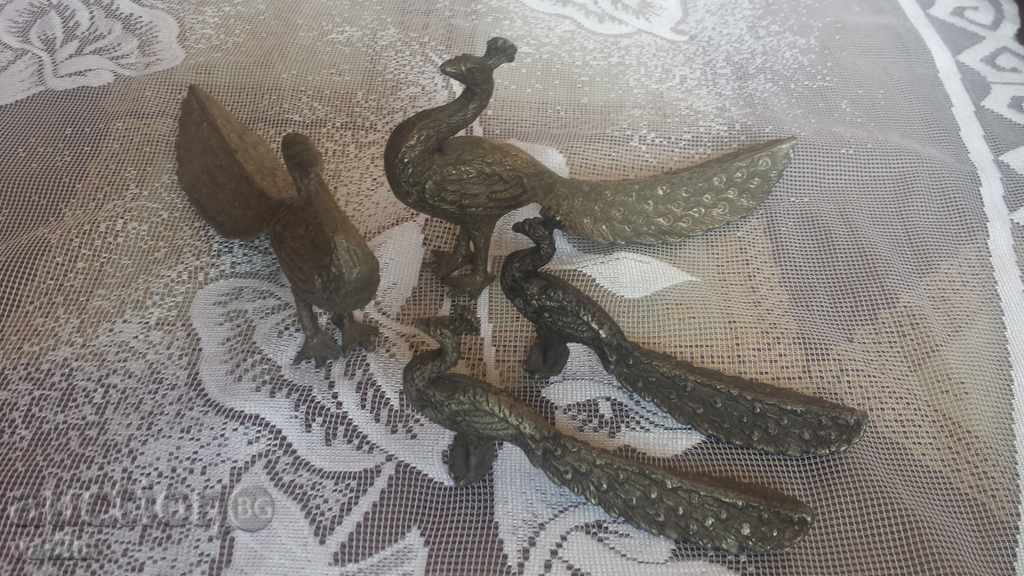 Family peacocks of metal