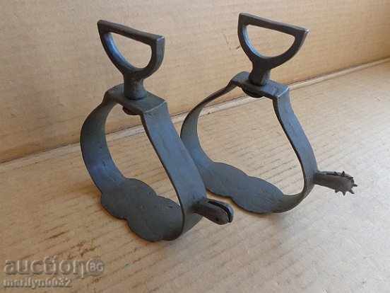 Доставка на Стари бронзови стремена с шпори, кавалерия, седло Доставка на Стари бронзови стремена с шпори, кавалерия, седло