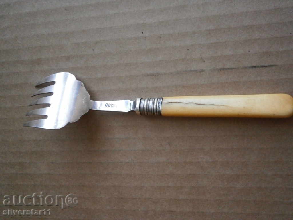 Delivery of Ancient fish fork Delivery of Ancient fish fork