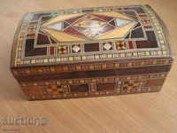OLD, BEAUTIFUL BEAUTY BOX FOR JEWELRY, INTRASION
