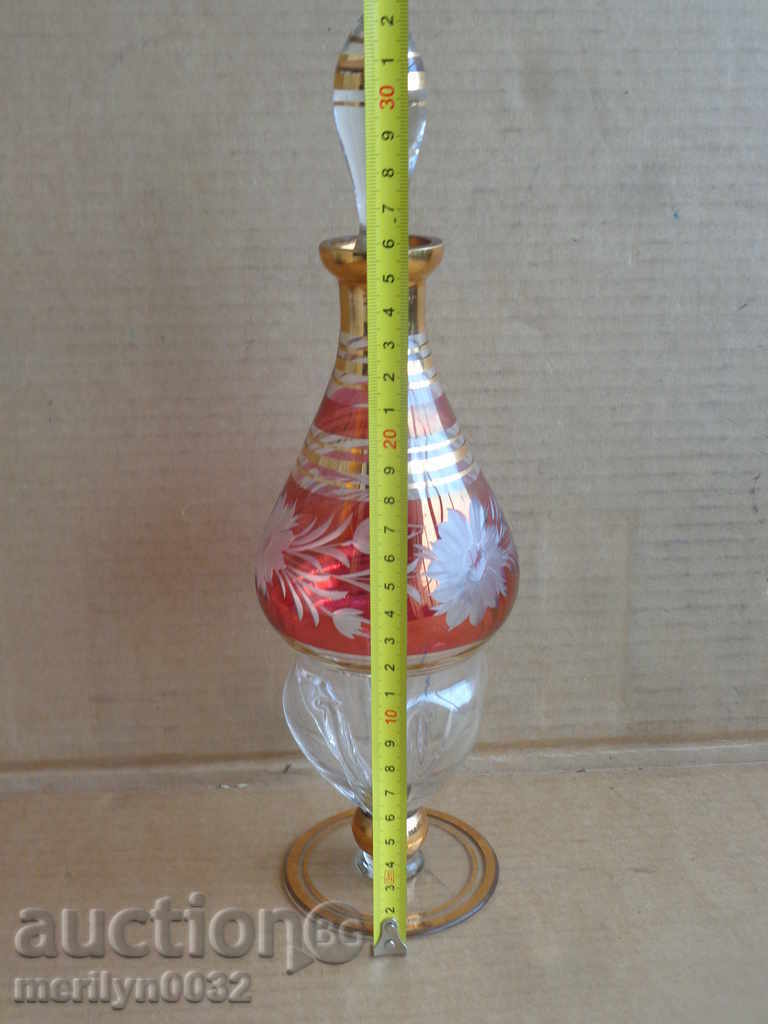 Auction Carafe stoppe earta bottle of gilded engravings in the 20th century Auction Carafe stoppe earta bottle of gilded engravings in the 20th century