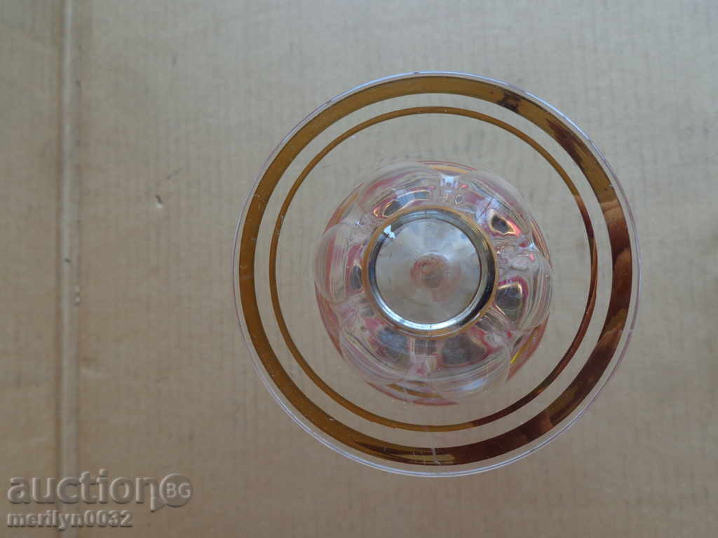 Delivery of Carafe stoppe earta bottle of gilded engravings in the 20th century Delivery of Carafe stoppe earta bottle of gilded engravings in the 20th century