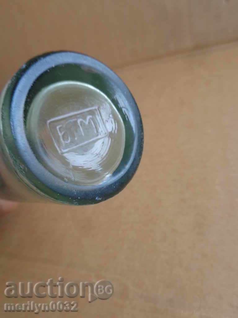 Παράδοση Μπουκάλι φελλό μπουκάλι λεμονάδα με τον Κωνσταντίνο Παράδοση Μπουκάλι φελλό μπουκάλι λεμονάδα με τον Κωνσταντίνο