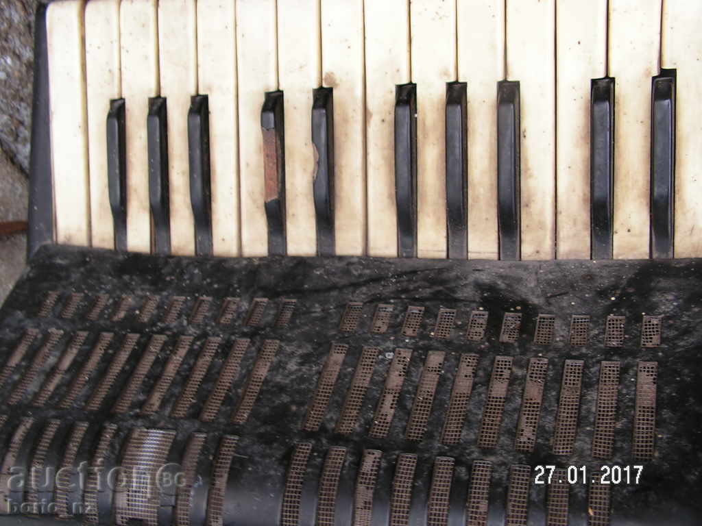 Licitație 7408. acordeon VELTMAYSTER 32 BASA REPARATIILOR PIESE W Licitație 7408. acordeon VELTMAYSTER 32 BASA REPARATIILOR PIESE W