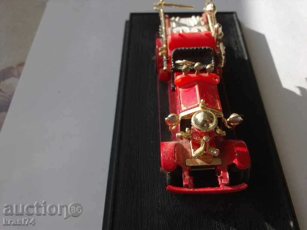 Metal καρέκλα 1:64 με τιμή 30.00 BGN | € 15.34 Metal καρέκλα 1:64 με τιμή 30.00 BGN | € 15.34