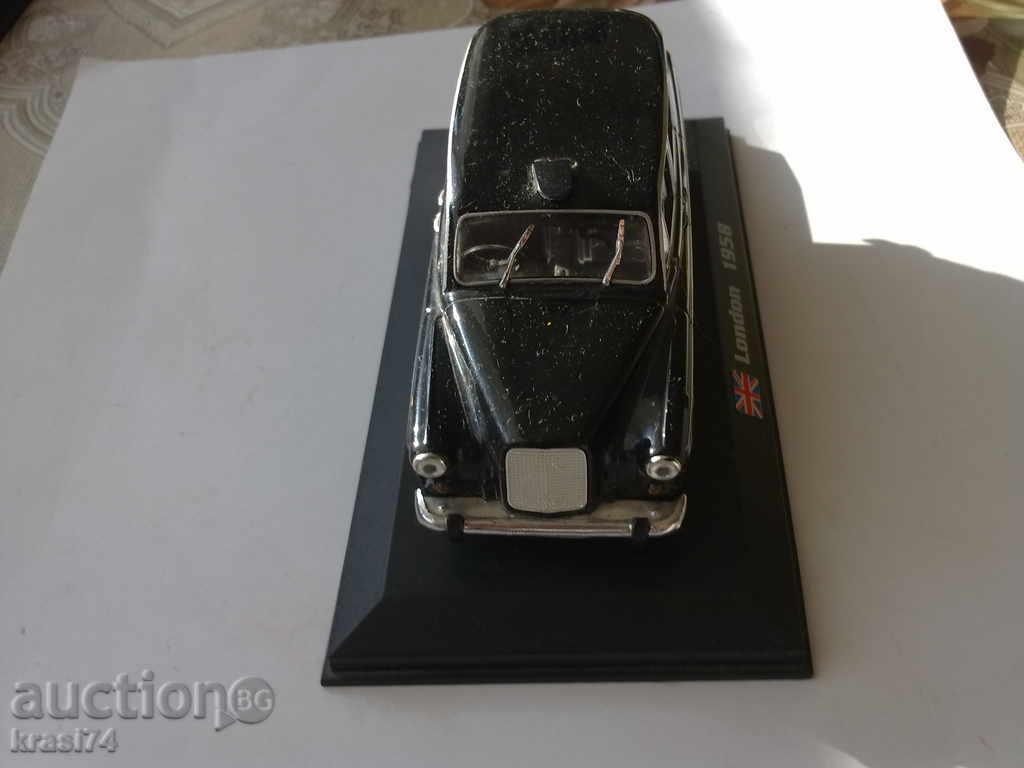 Metal stroller with price 20.00 BGN | € 10.23 Metal stroller with price 20.00 BGN | € 10.23