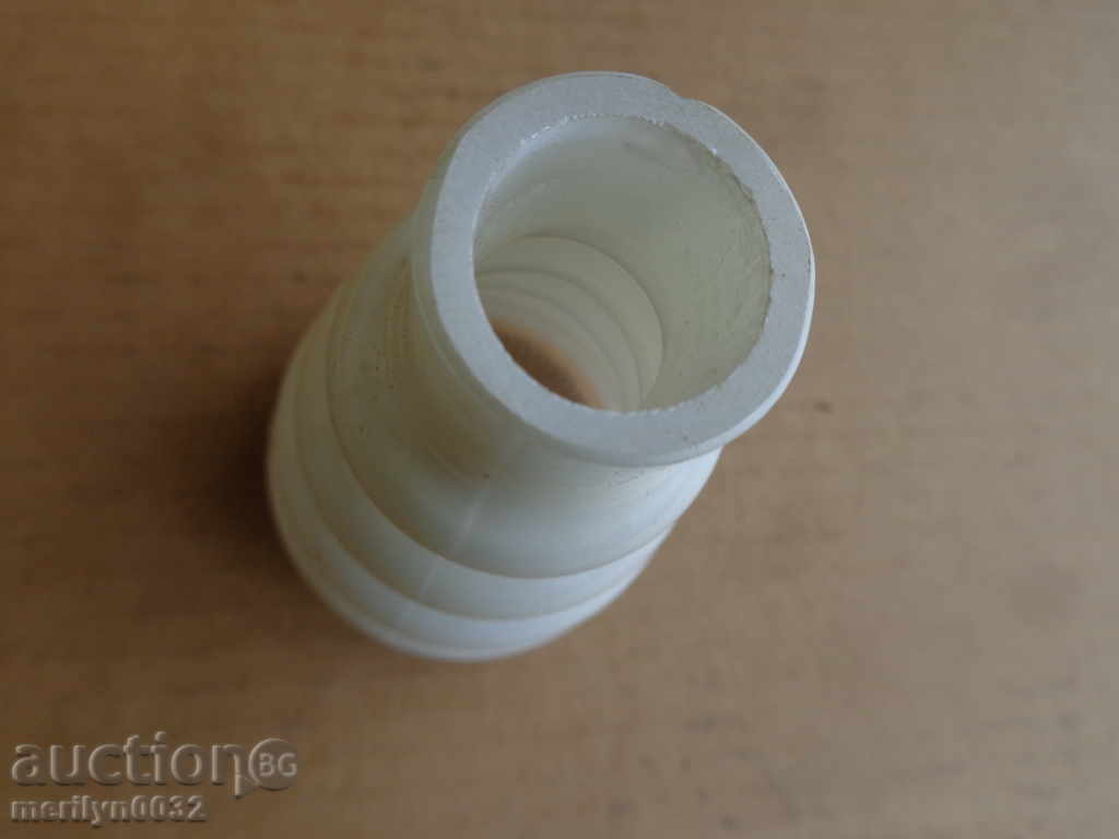 Ваза от бяло стъкло с цена 19.00 лв. | € 9.71 Ваза от бяло стъкло с цена 19.00 лв. | € 9.71