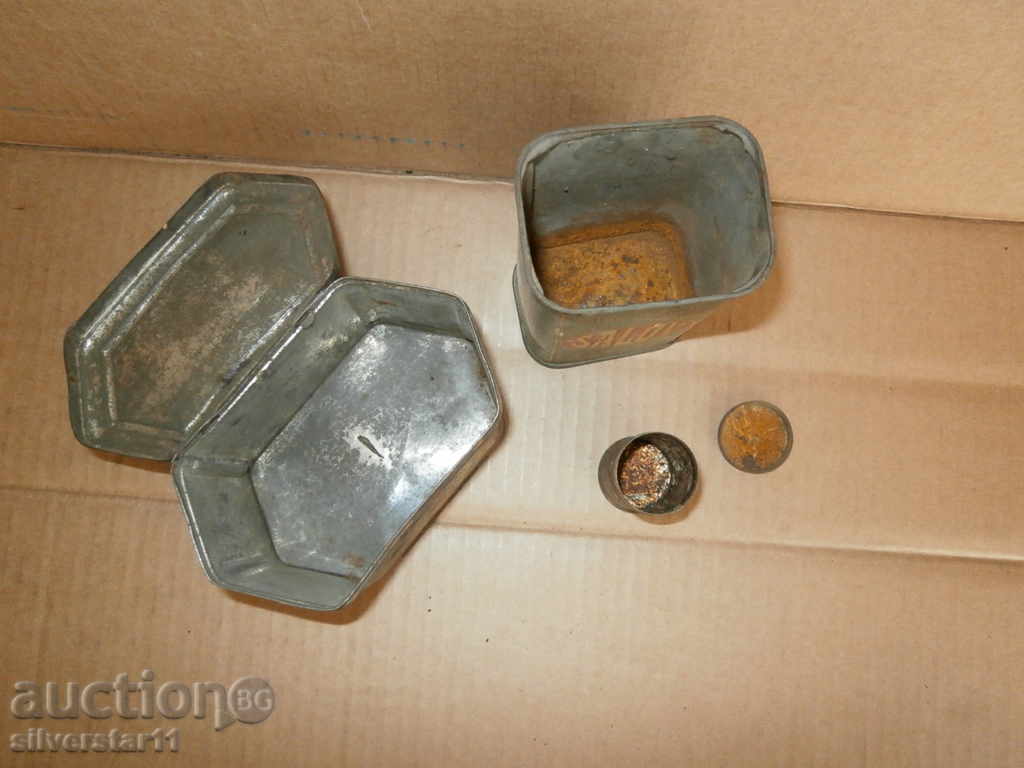 Delivery of lots of antique metal boxes boxes Delivery of lots of antique metal boxes boxes