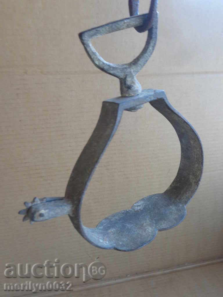 Delivery of Old bronze stirrups with spurs, cavalry, saddle Delivery of Old bronze stirrups with spurs, cavalry, saddle
