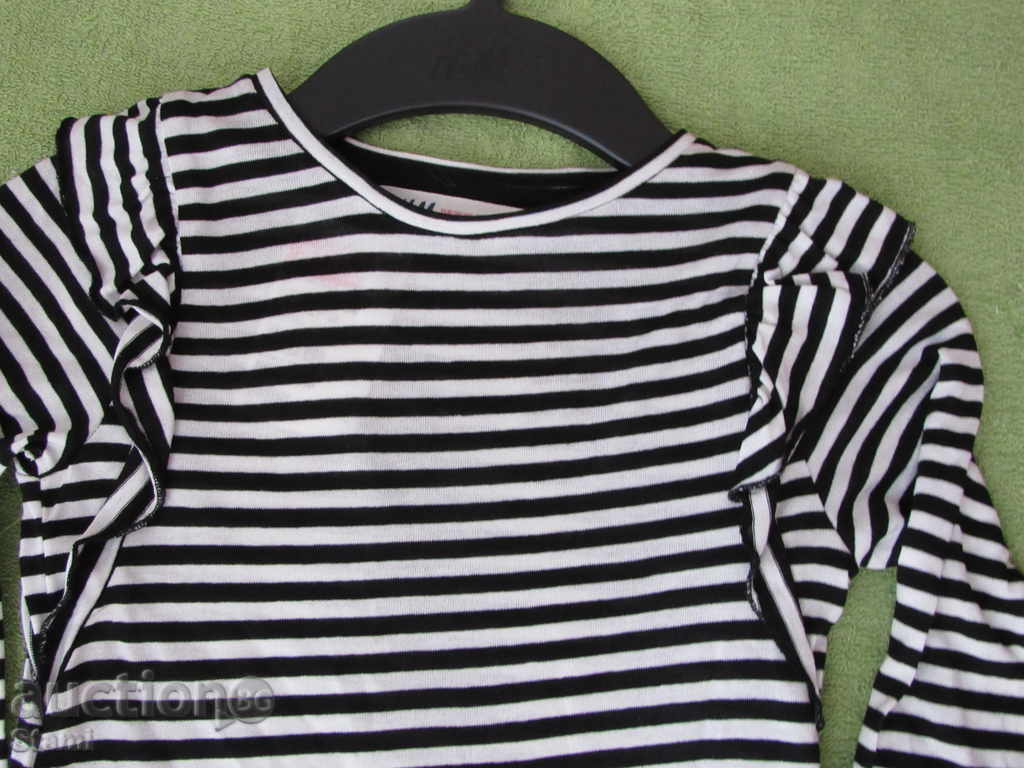 Delivery of Wonderful blouse for H & M girl black and white size 98/104