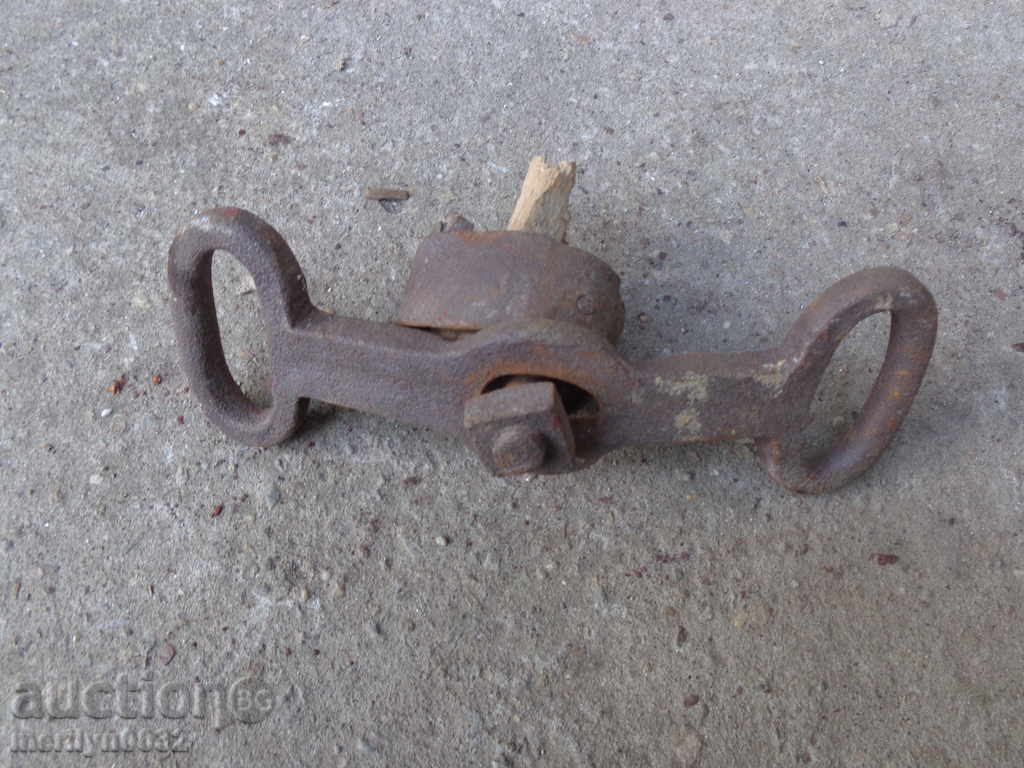 Wrought iron with over 100 years of history, suitable for a cart Wrought iron with over 100 years of history, suitable for a cart