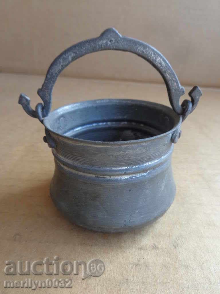 Delivery of Old copper minion, copper, cauldron Delivery of Old copper minion, copper, cauldron