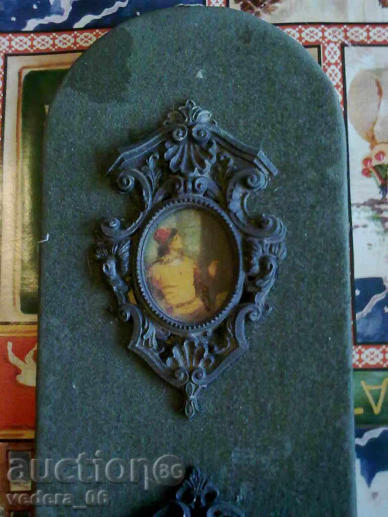 Delivery of old picture holder Delivery of old picture holder