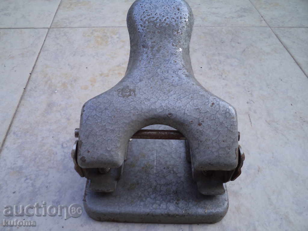 pumn de hârtie veche cu preț 9.99 BGN | € 5.11