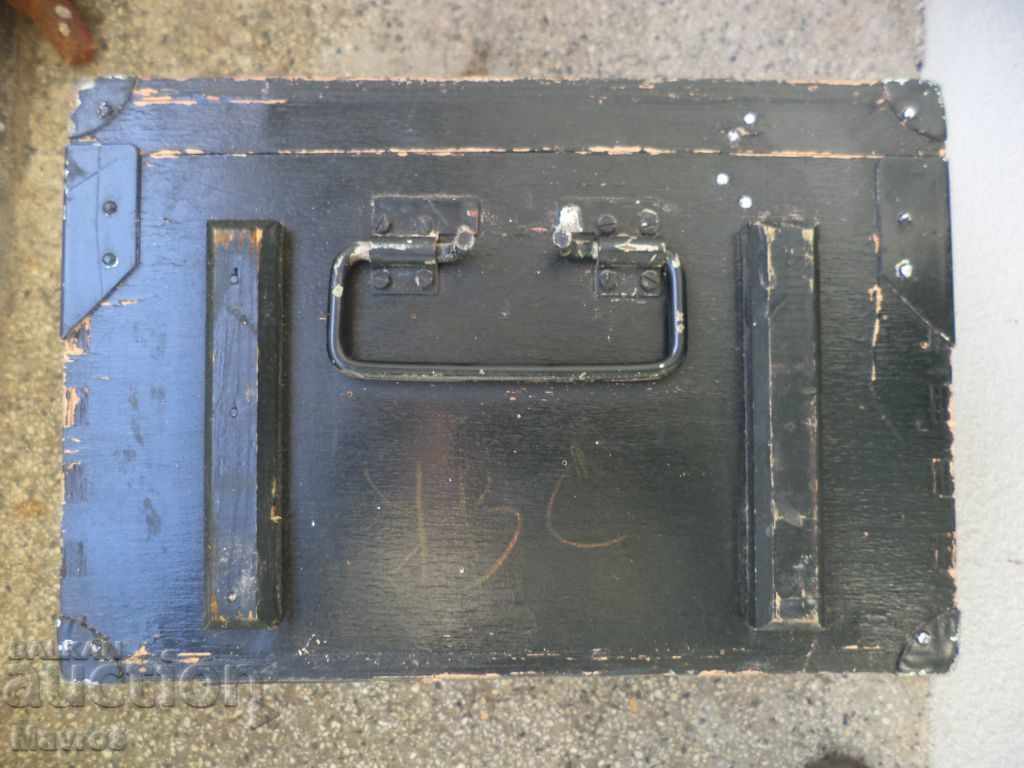 Ladă din lemn 44x34x23cm cu balamale și mânere metalice - militară